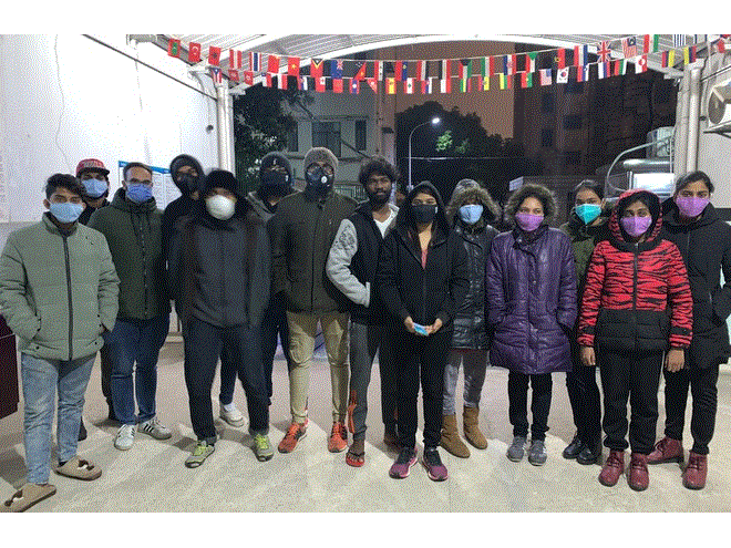 Sinh viên mắc kẹt ở Vũ Hán lo không có đủ đồ ăn